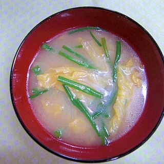 白菜と青ネギの味噌汁ごま風味